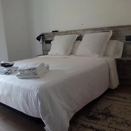 La Fonda Magalef Guest house