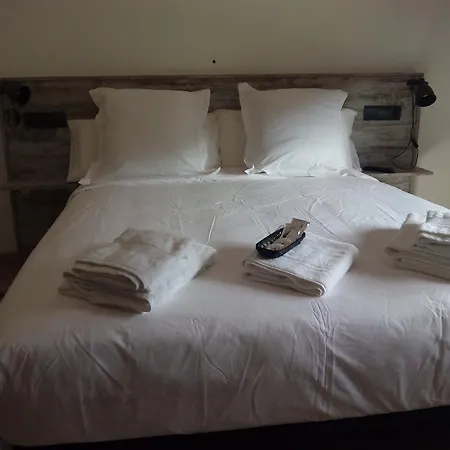 Guest house La Fonda Magalef 2*